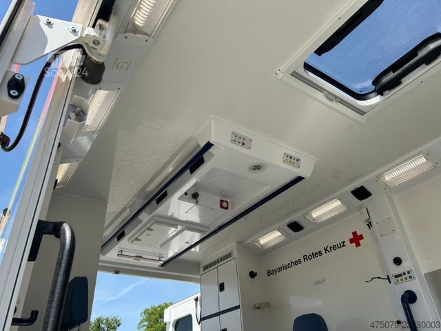 Feuerwehrfahrzeug MERCEDES-BENZ Sprinter 519 / 4x4 / RTW / WAS / Trage