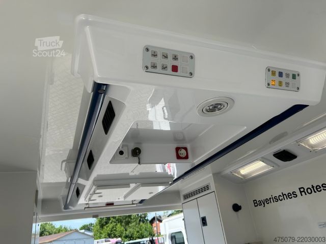 Feuerwehrfahrzeug MERCEDES-BENZ Sprinter 519 / 4x4 / RTW / WAS / Trage