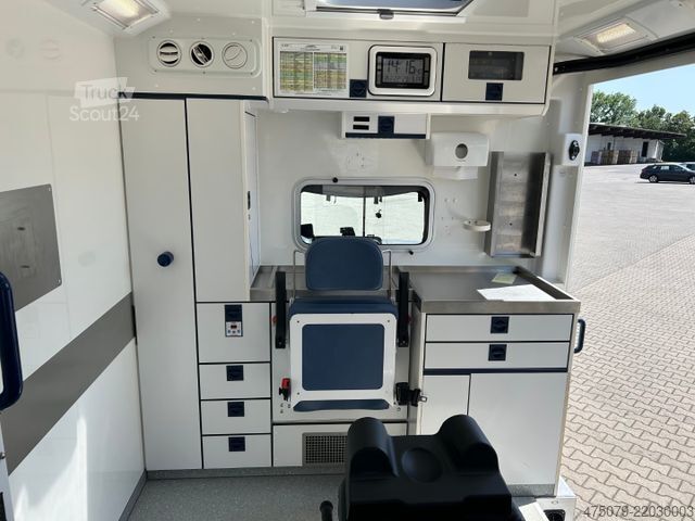 Feuerwehrfahrzeug MERCEDES-BENZ Sprinter 519 / 4x4 / RTW / WAS / Trage