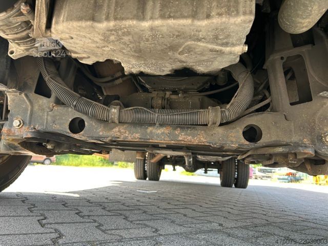 Feuerwehrfahrzeug MERCEDES-BENZ Sprinter 519 / 4x4 / RTW / WAS / Trage