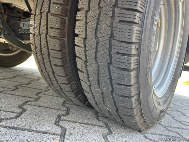 Feuerwehrfahrzeug MERCEDES-BENZ Sprinter 519 / 4x4 / RTW / WAS / Trage