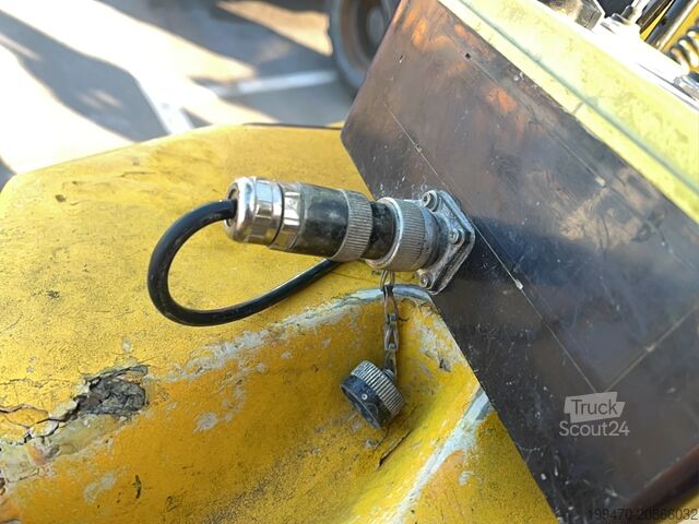 Rolo tandem Ammann ARR 1575 – Remote-Controlled Trench Roller Ideal for Soil Compaction