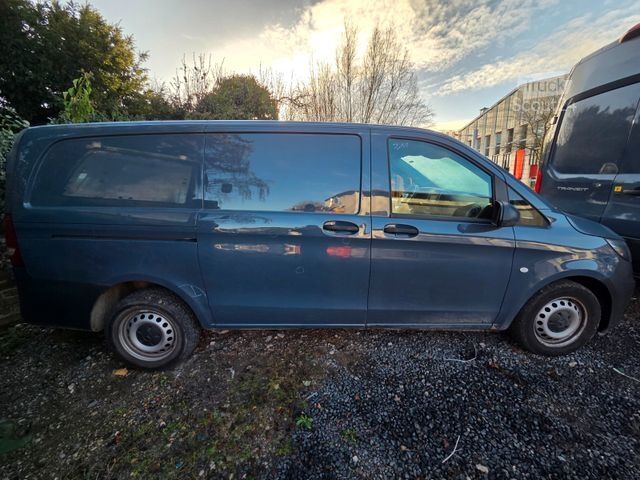 Minibuss MERCEDES-BENZ Vito Kasten 110 Kamera Tempom. Klima Tüv neu E6