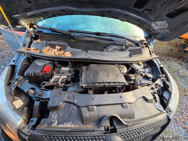 Minibuss MERCEDES-BENZ Vito Kasten 110  Kamera Tempom. Klima Tüv neu E6