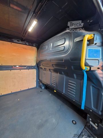 Minibuss MERCEDES-BENZ Vito Kasten 110 Kamera Tempom. Klima Tüv neu E6