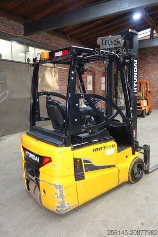 Front loader forklift HYUNDAI 18BT-9U  UVV  4,25m Hubh 1680kg Ladegerät