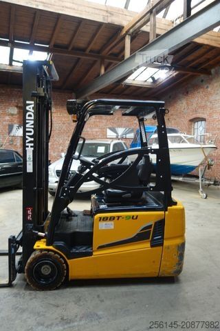 Front loader forklift HYUNDAI 18BT-9U  UVV  4,25m Hubh 1680kg Ladegerät