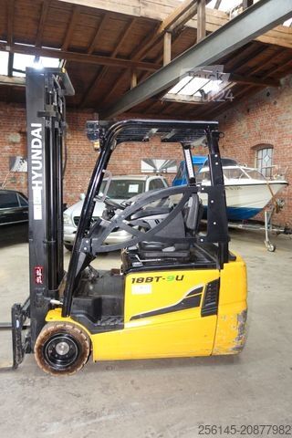 Front loader forklift HYUNDAI 18BT-9U  UVV  4,25m Hubh 1680kg Ladegerät