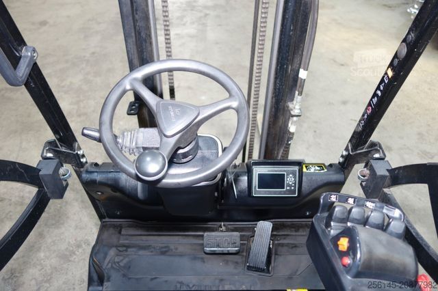 Front loader forklift HYUNDAI 18BT-9U  UVV  4,25m Hubh 1680kg Ladegerät