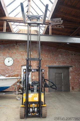 Front loader forklift HYUNDAI 18BT-9U UVV 4,25m Hubh 1680kg Ladegerät