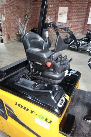 Front loader forklift HYUNDAI 18BT-9U UVV 4,25m Hubh 1680kg Ladegerät