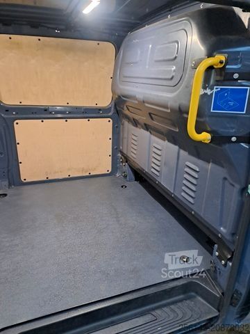 Minibuss MERCEDES-BENZ Vito Kasten 110 Kamera Tempom. Klima Tüv neu E6