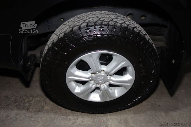 Pick-up NISSAN Navara NP300 Acenta King Cab 4x4 TüvServiceNeu