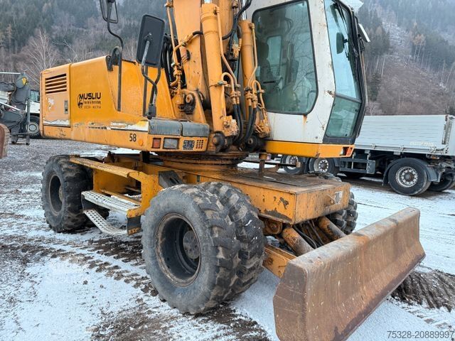 Excavator pe roți LIEBHERR A 902 Litronic