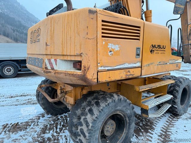 Excavator pe roți LIEBHERR A 902 Litronic