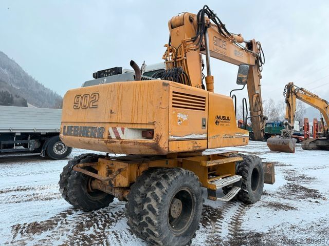Excavator pe roți LIEBHERR A 902 Litronic