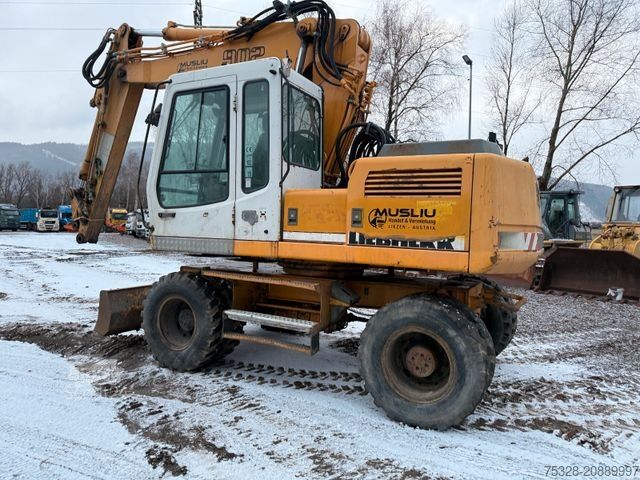 Excavator pe roți LIEBHERR A 902 Litronic