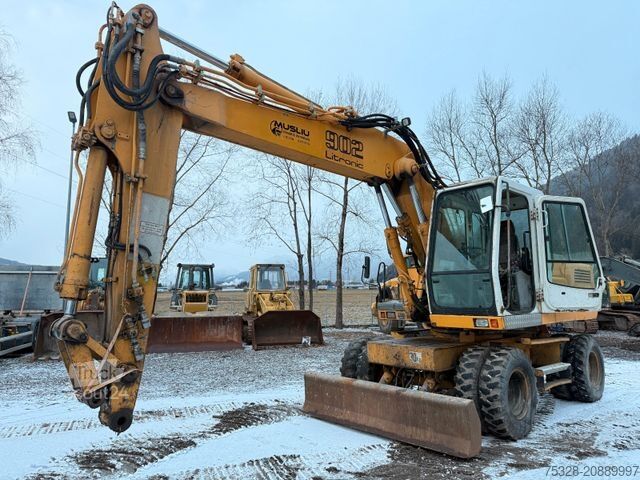 Excavator pe roți LIEBHERR A 902 Litronic