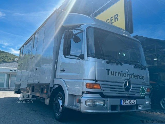 Transporteur de bétail MERCEDES-BENZ Atego 817 Pferdetransporter LKW 4 Pferde  7,5t