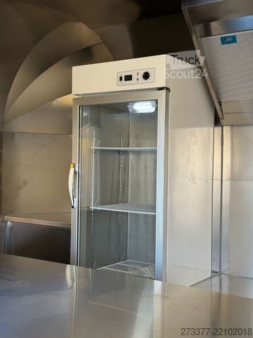 Myyntitraileri ESSELMANN Foodtruck 6000 ähn. Airstream Black