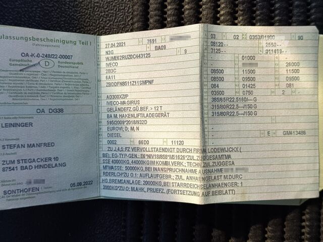 Tovornjak s kavljem za kontejnerje Iveco Trakker 300