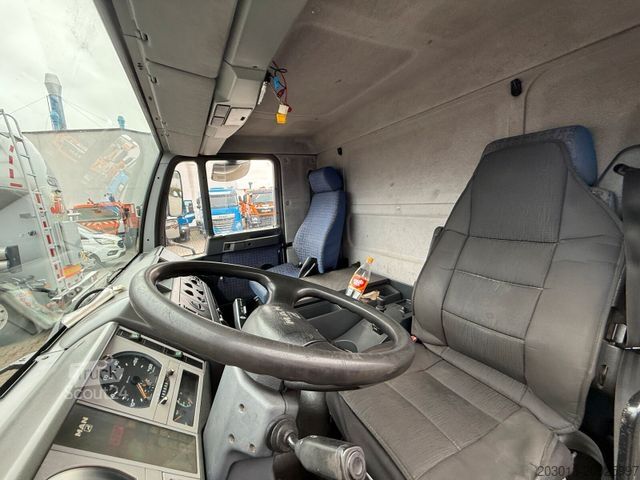 Lastbilsmonterad kran MAN LE 11.220C 4x2 Pritsche Kran HIAB 071