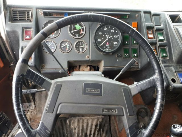 Damperli kamyon VOLVO F10 260,Blatt Federung,Dreiseitenkipper,NO CRANE