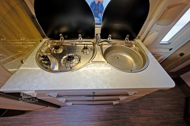 Karavan HOBBY 560 KMFE / Etagenbetten / Festbett