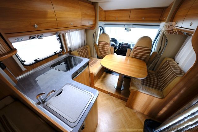 Autorulotă semi-integrată BÜRSTNER T 580 Marano/Festbett/Solar/Markise/nur 5,99 m