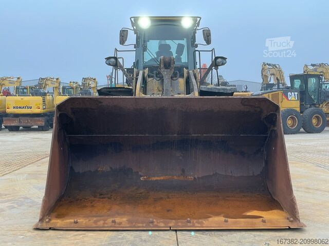 Chargeuse Caterpillar 966M