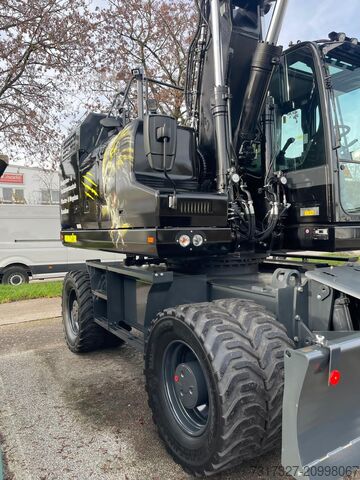 Mobile excavator Komatsu PW-180 11E0