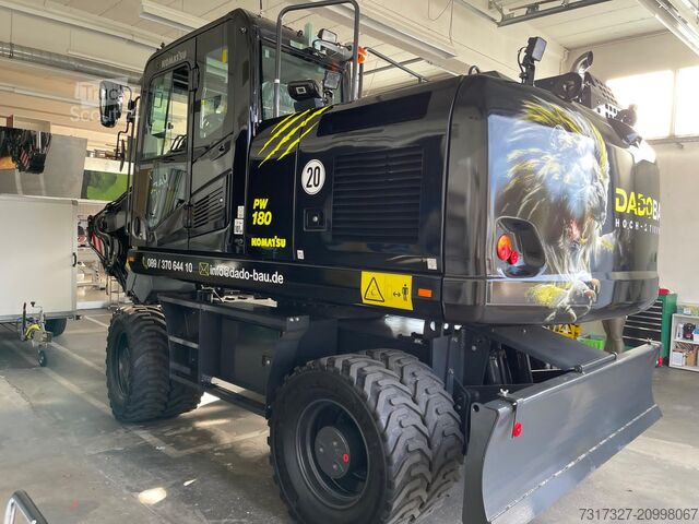 Mobile excavator Komatsu PW-180 11E0