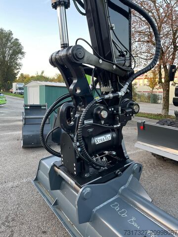 Mobile excavator Komatsu PW-180 11E0