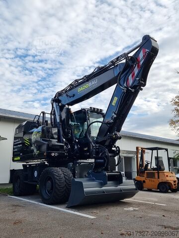 Mobile excavator Komatsu PW-180 11E0