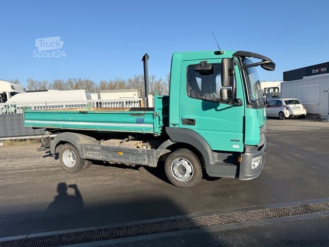 Trīspusēja pašizgāzēja furgons MERCEDES-BENZ Atego 818 Kipper AHK Anhängerhydraulik
