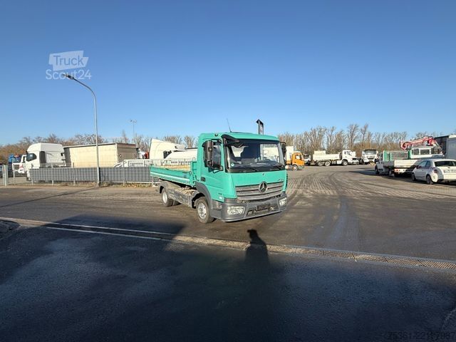 Trīspusēja pašizgāzēja furgons MERCEDES-BENZ Atego 818 Kipper AHK Anhängerhydraulik