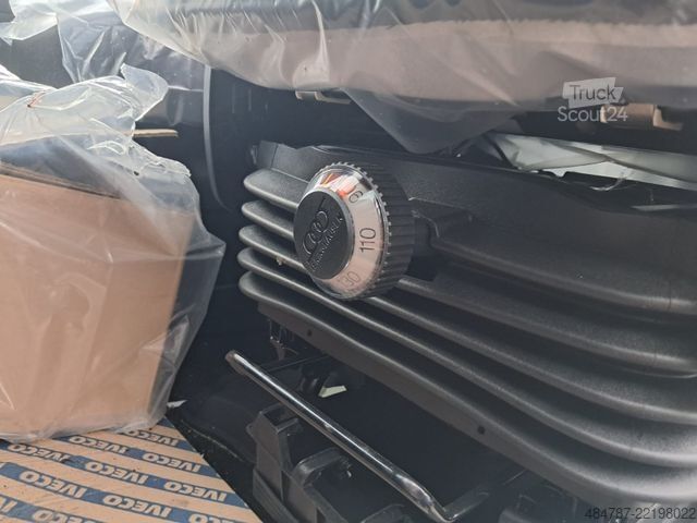 Dubă cu caroserie tip cutie IVECO Daily 35S18HA8 Koffer mit LBW *LED*RADAR*-SOFORT
