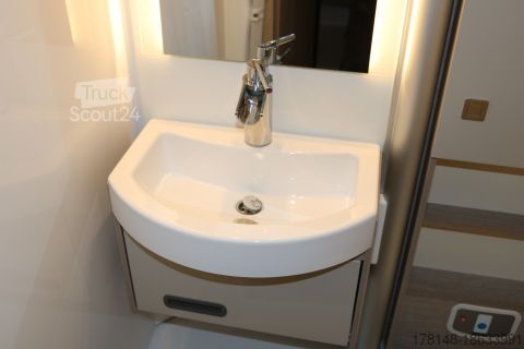 Напівінтегрований кемпер Bürstner Lineo T 700