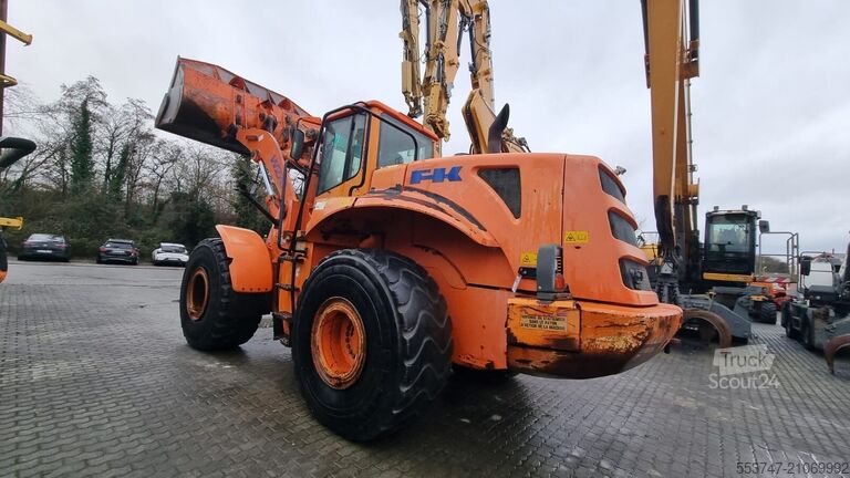 Încărcător pe roți Fiat-Kobelco W 270