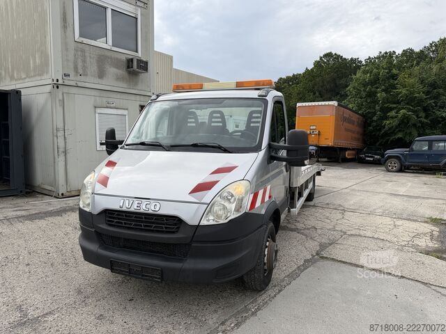 Transporter mit Koffer Iveco Daily 70 C 17 EEV TIJHOF Autotransporter