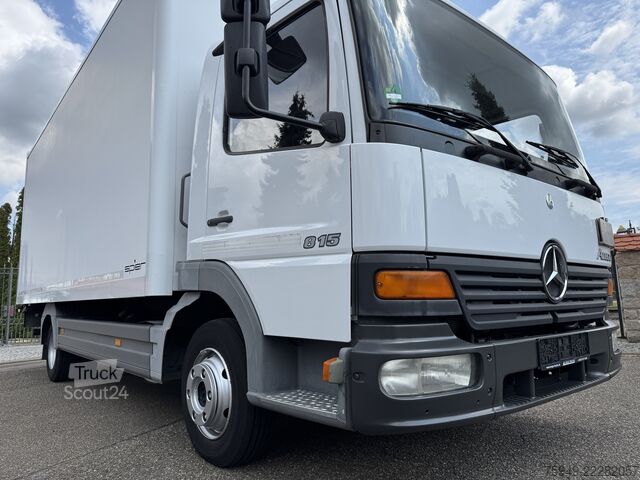 Atego 815 fourgon 6,10 m, hayon élévateur, 3 sièges, attelage remorque Mercedes-Benz Atego 815 Koffer 6,10m LBW, 3.Sitze, AHK