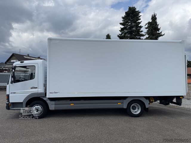 Atego 815 fourgon 6,10 m, hayon élévateur, 3 sièges, attelage remorque Mercedes-Benz Atego 815 Koffer 6,10m LBW, 3.Sitze, AHK