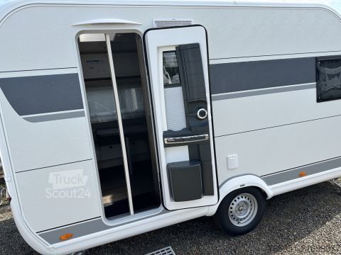 Τροχόσπιτο Hobby De Luxe 400 SFe Modell 2025 Auflastung 1500kg