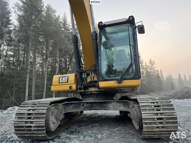 Gravemaskine med larvebånd CAT 323-07 w/rotor tilt, cleaning drawer and tooth buc