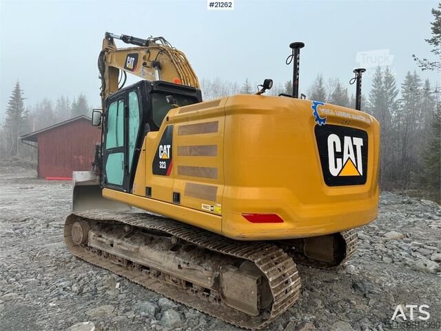 Crawler excavator Caterpillar 323