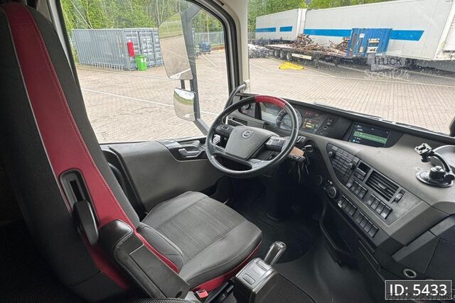 Alusta ja ohjaamo Volvo FH 540 Globetrotter, Euro 6, / 8x4 / ADR / Stee...