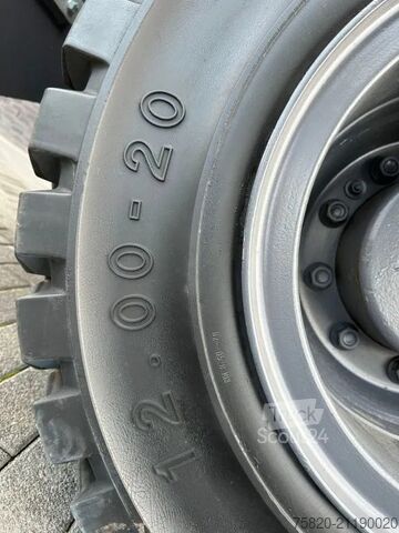 Stroj pro manipulaci s materiálem Fuchs MHL 350  MATERIAL HANDLER/UMSCHLAGBAGGER/OVERSL...