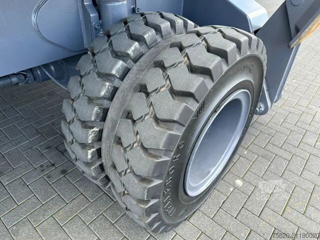 Stroj pro manipulaci s materiálem Fuchs MHL 350 MATERIAL HANDLER/UMSCHLAGBAGGER/OVERSL...