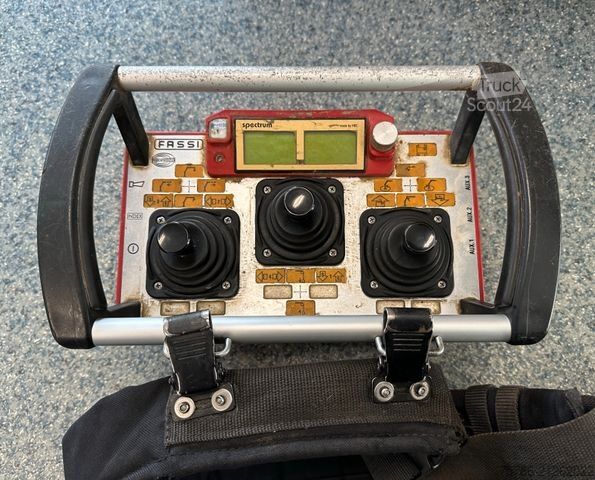 Grua montada em camião SCANIA R450 L 8x4 Fassi F 660 RA 2.28 HE/ Winde/ Funk