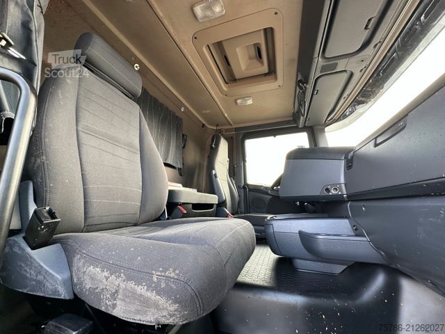 Camião de plataforma SCANIA R450 L 8x4 Fassi F 660 RA 2.28 HE/ Winde/ Funk